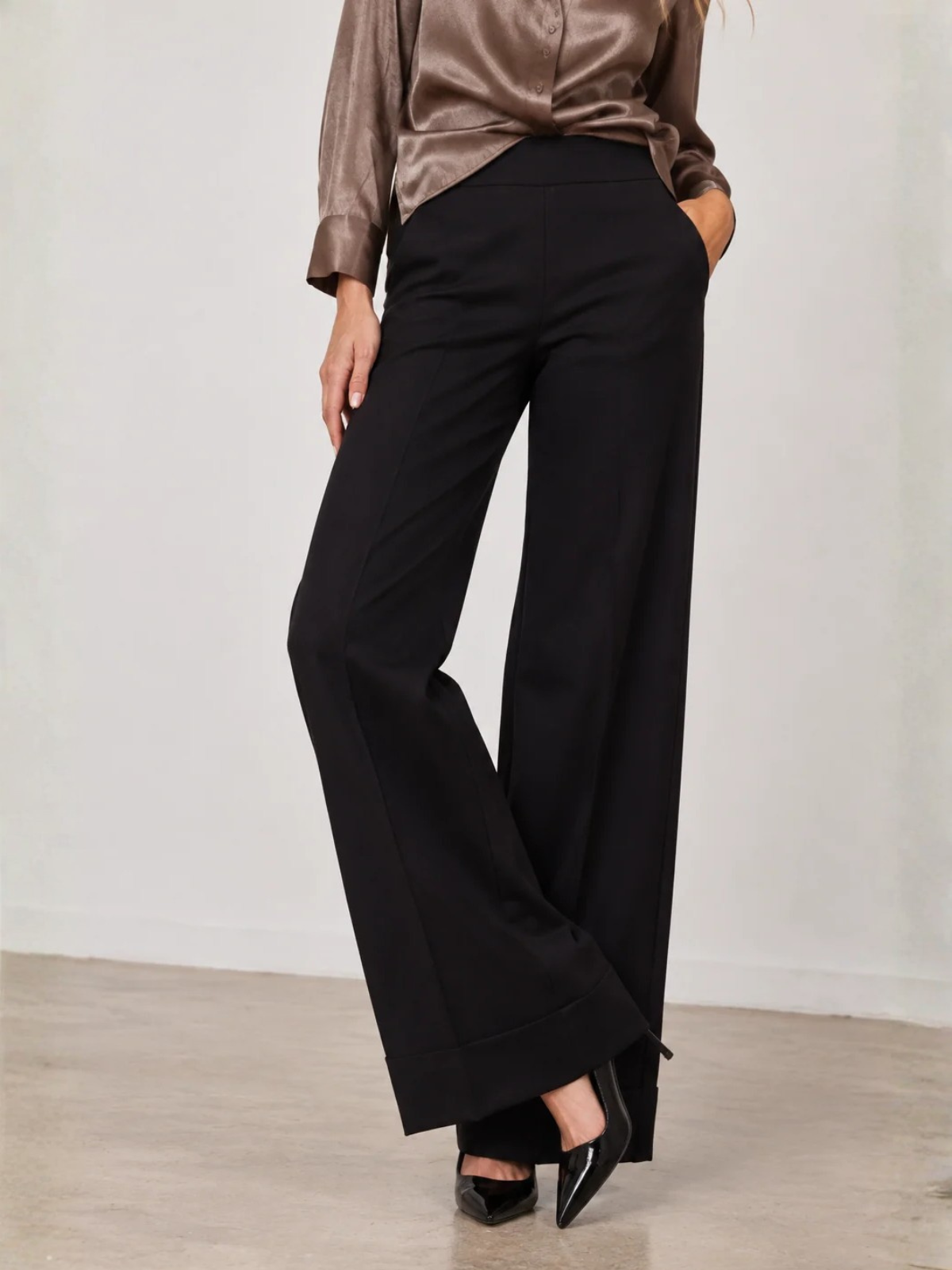Avenue Montaigne Sleek Wide Leg Pant