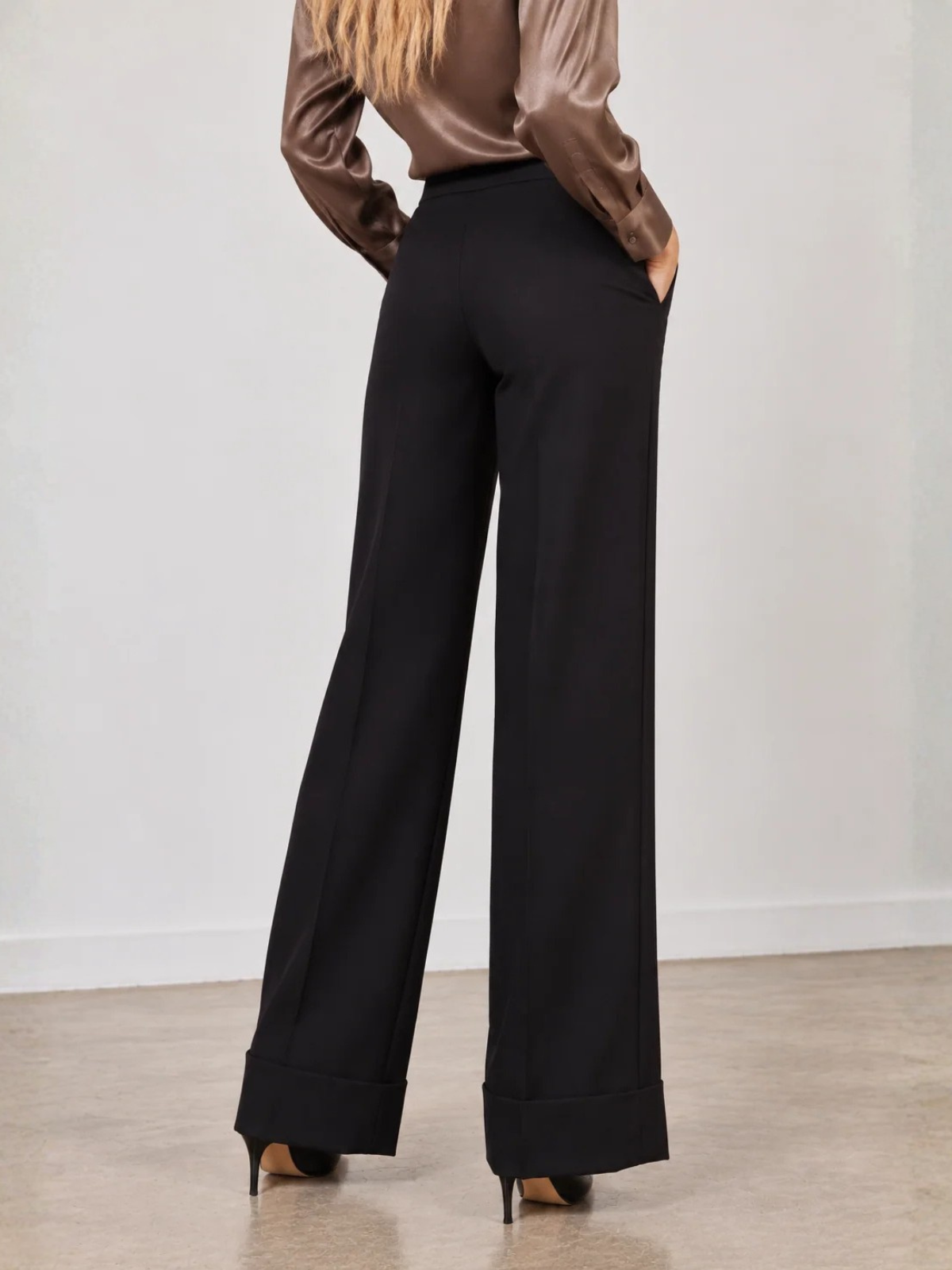 Avenue Montaigne Sleek Wide Leg Pant