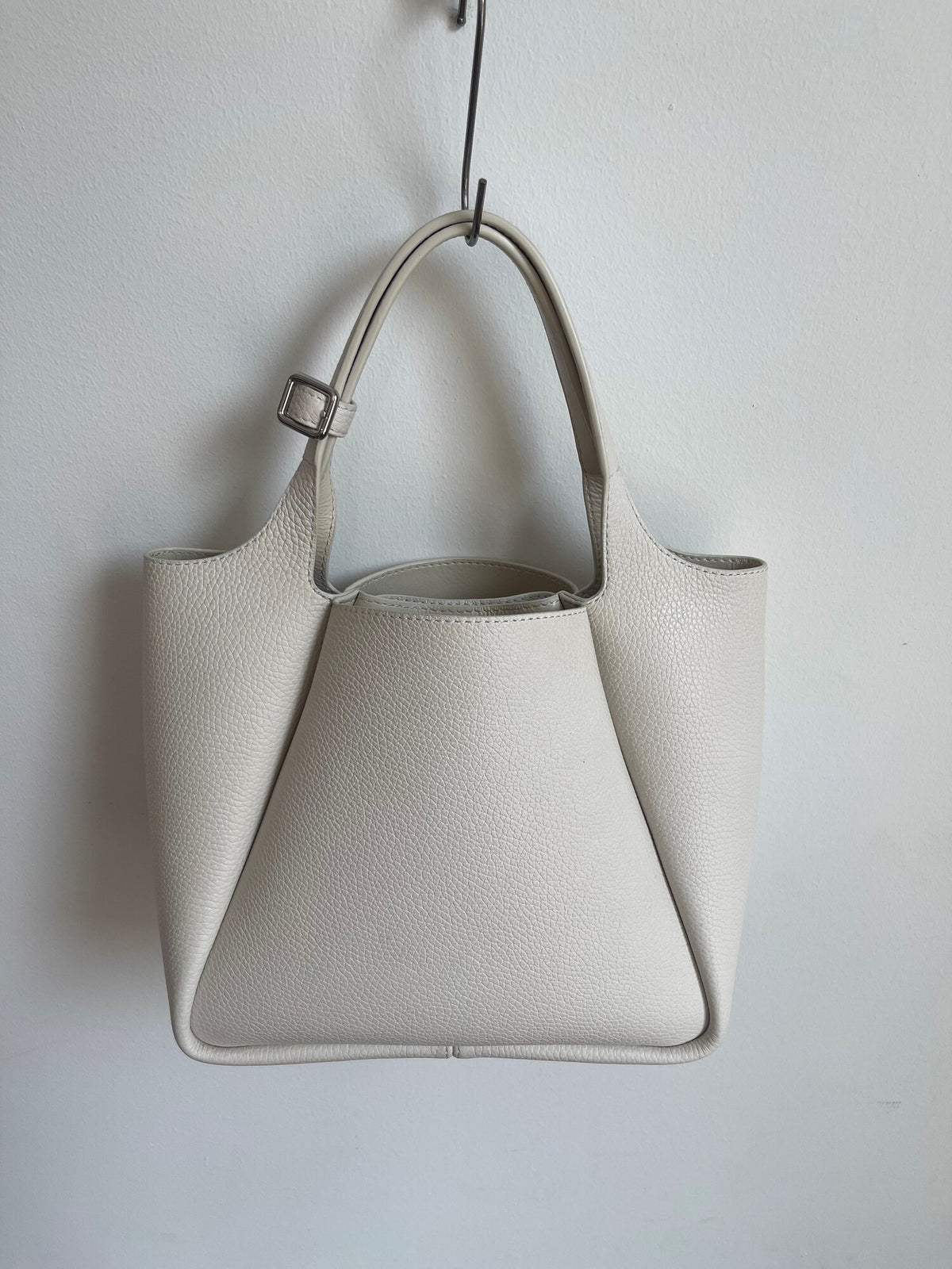 WE-AR4 The Trapeze Bucket Bag
