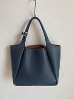 WE-AR4 The Trapeze Bucket Bag