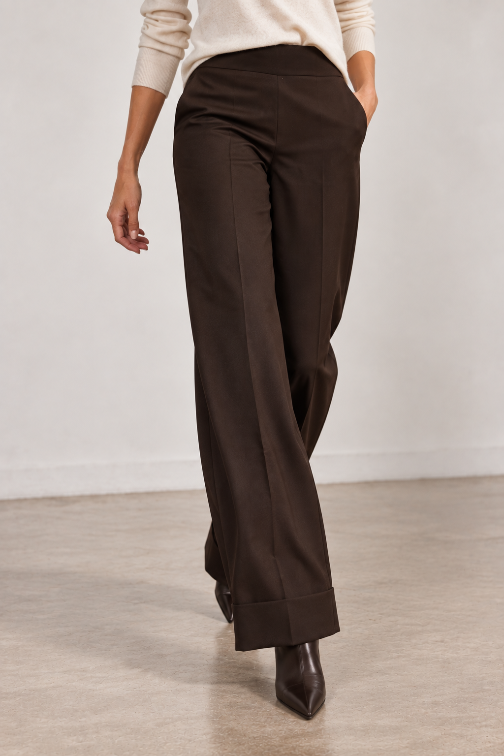 Avenue Montaigne Sleek Wide Leg Pant