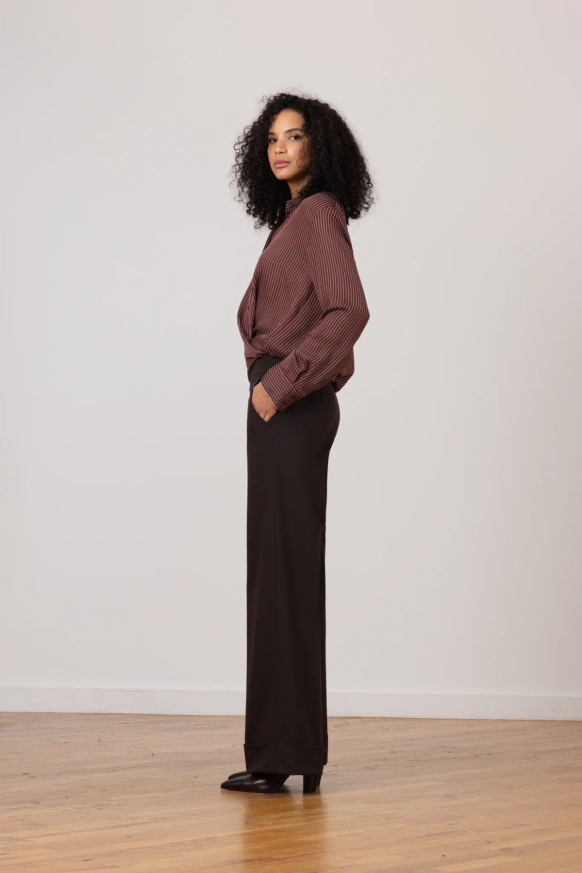 Avenue Montaigne Sleek Wide Leg Pant