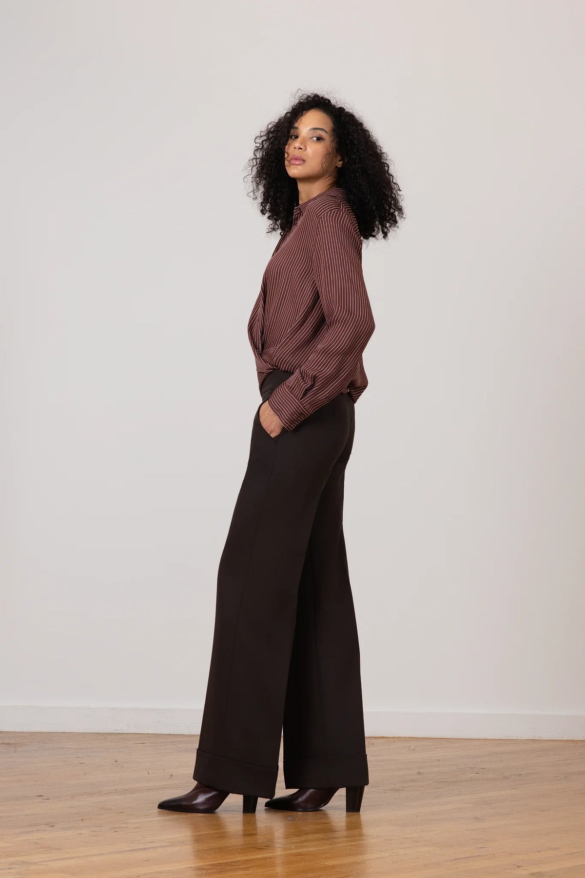 Avenue Montaigne Sleek Wide Leg Pant
