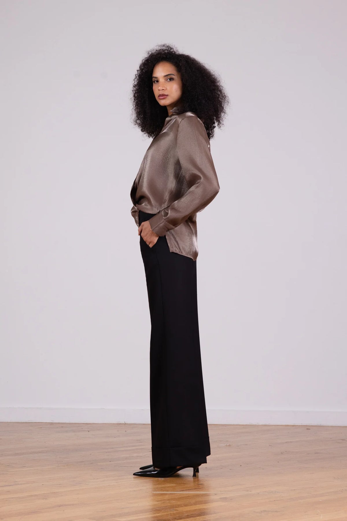 Avenue Montaigne Sleek Wide Leg Pant