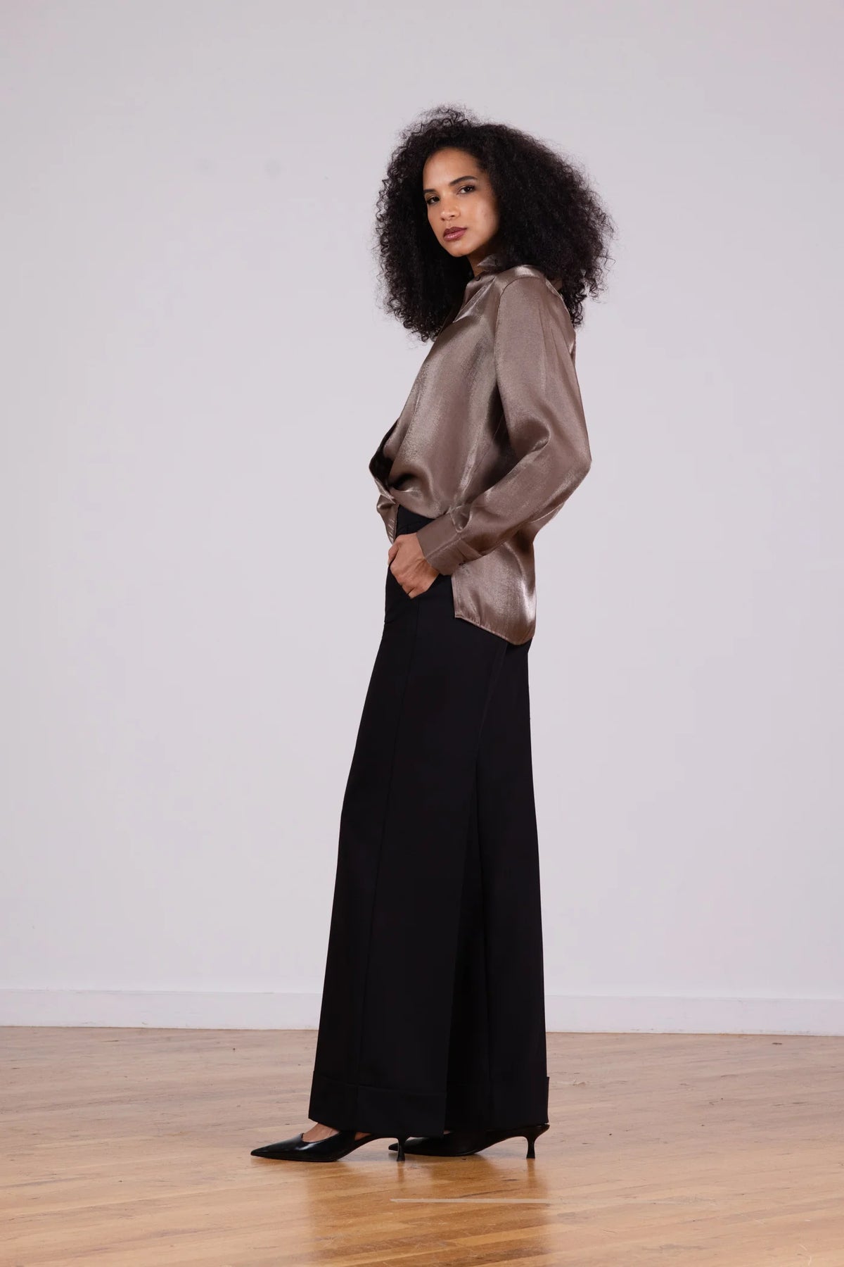 Avenue Montaigne Sleek Wide Leg Pant