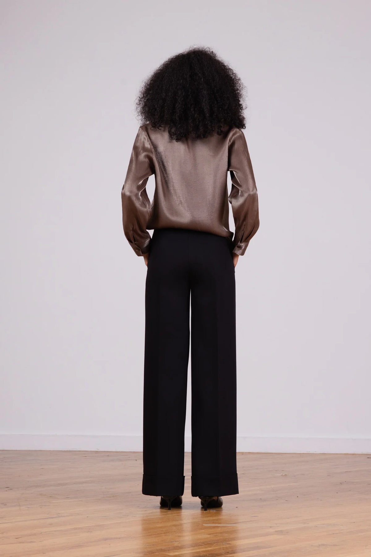 Avenue Montaigne Sleek Wide Leg Pant
