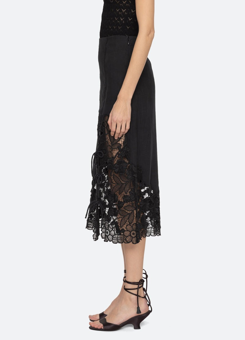 Sea Katharine Embroidery Tie Skirt